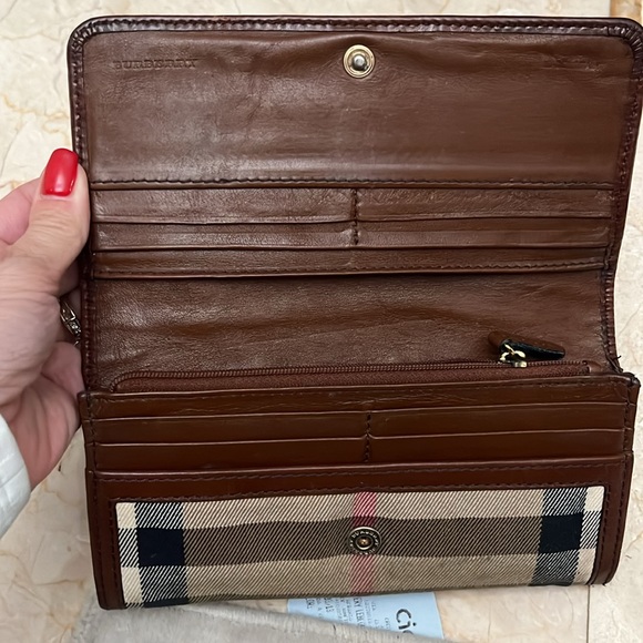 Burberry Wallet with original box and dust bag. - Picture 3 of 16